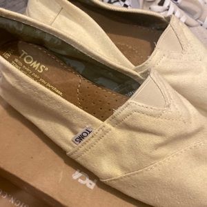 Toms canvas shoes